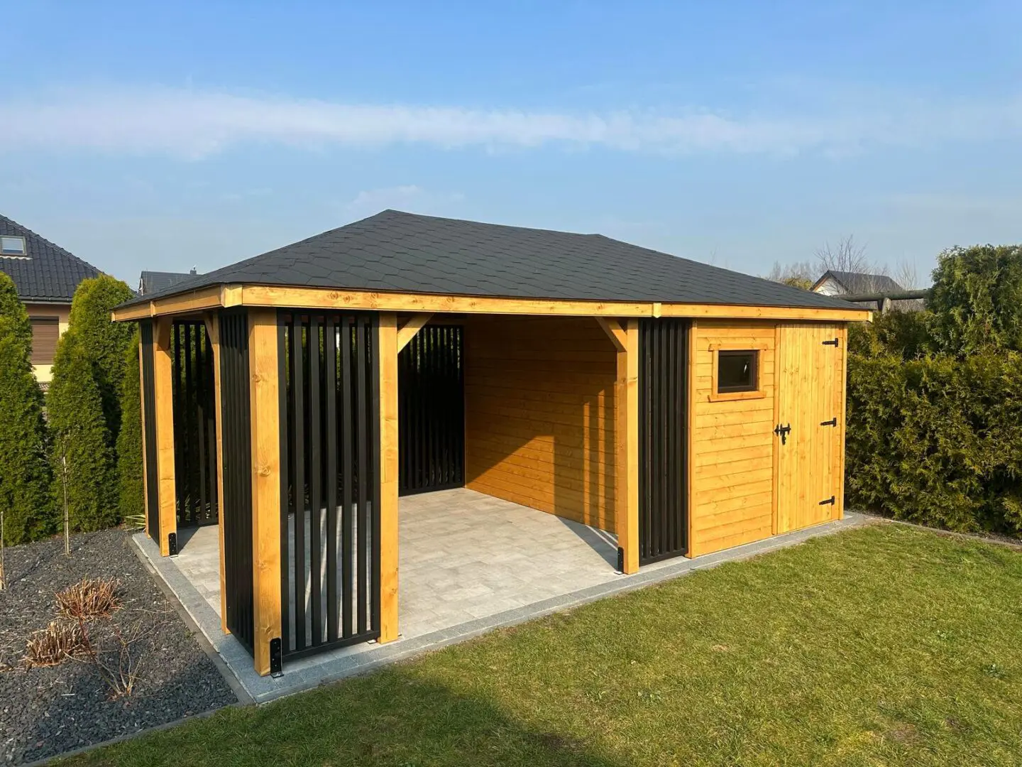 altana z domkiem narzedziowym maciek black 35x6m