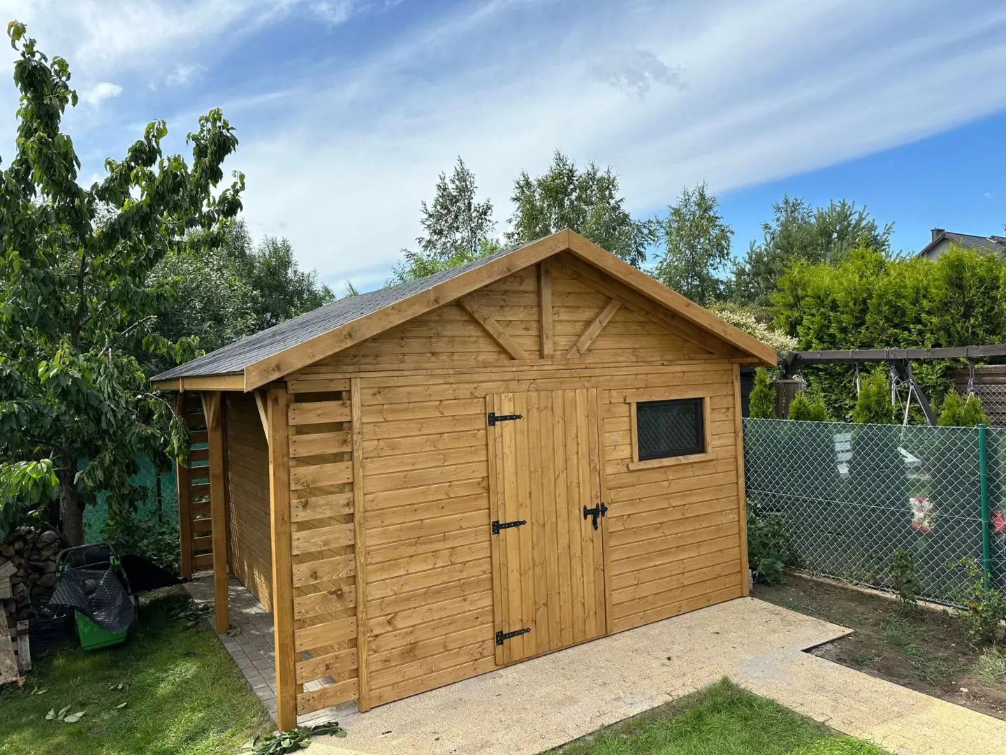 jak dbac o drewniany domek narzedziowy by sluzyl przez dlugie lata