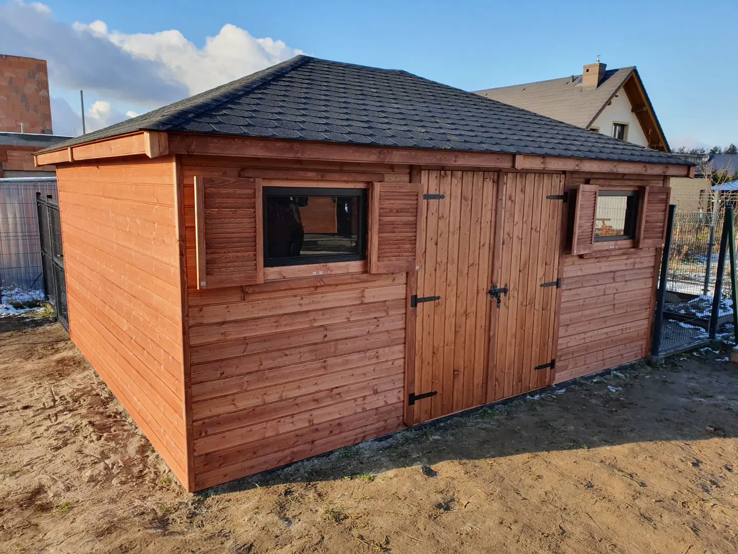 jakie narzedzia i akcesoria powinny sie znalezc w kazdym domku narzedziowym