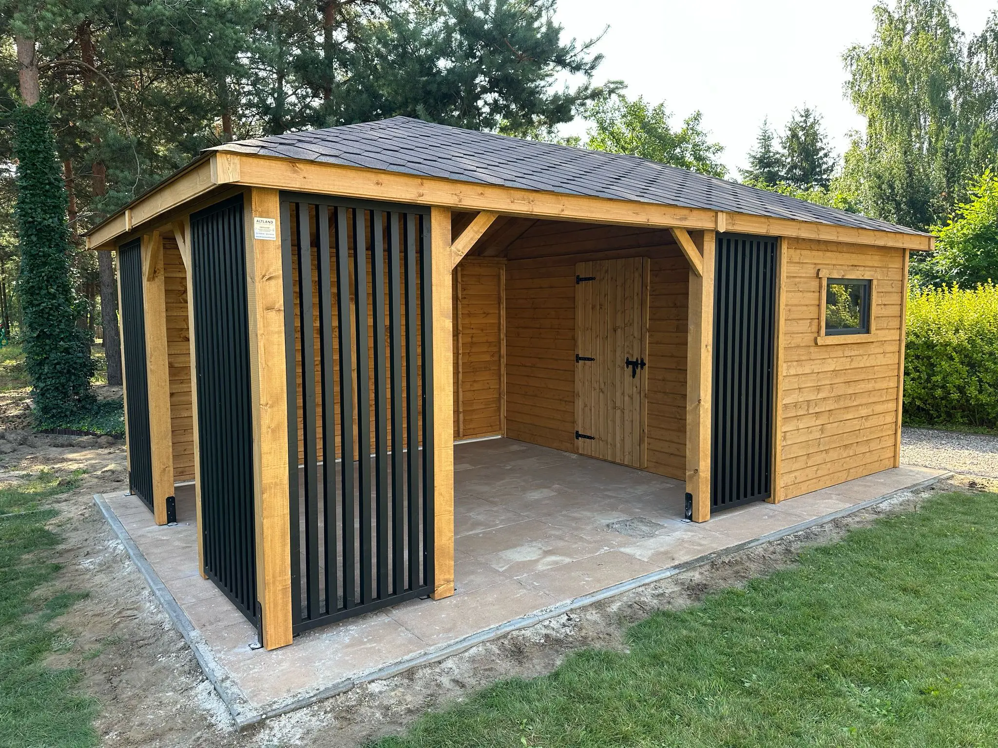 Drewniane lamele do altany jako nowoczesne wypełnienie