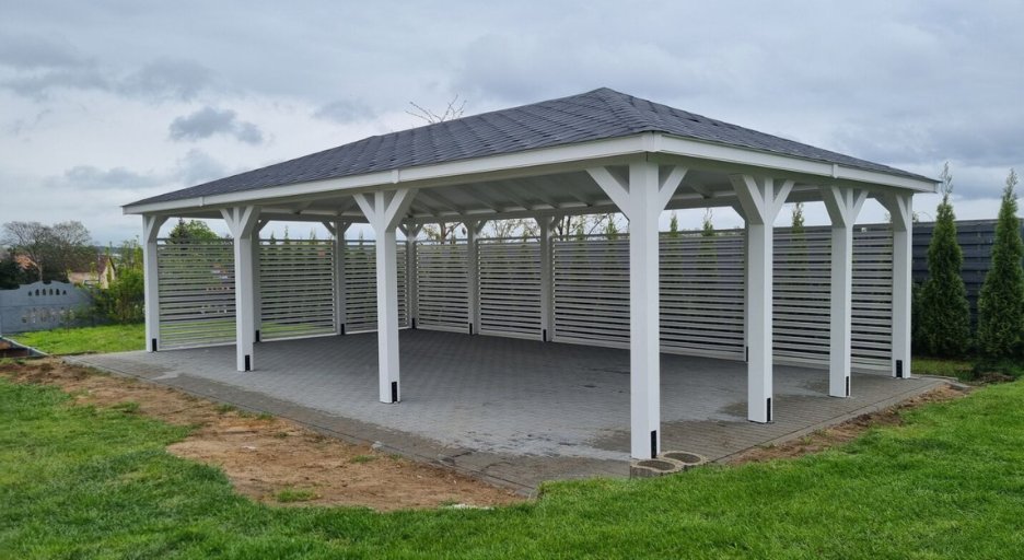 Rodzaje drewna na wiatę samochodową – który wybrać