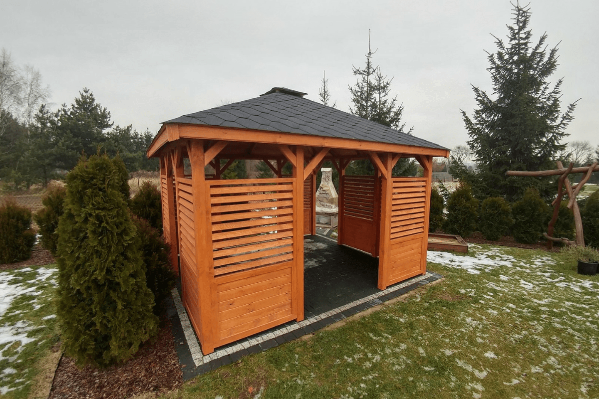 Przeglad drewnianej altany ogrodowej po zimie ALTLAND