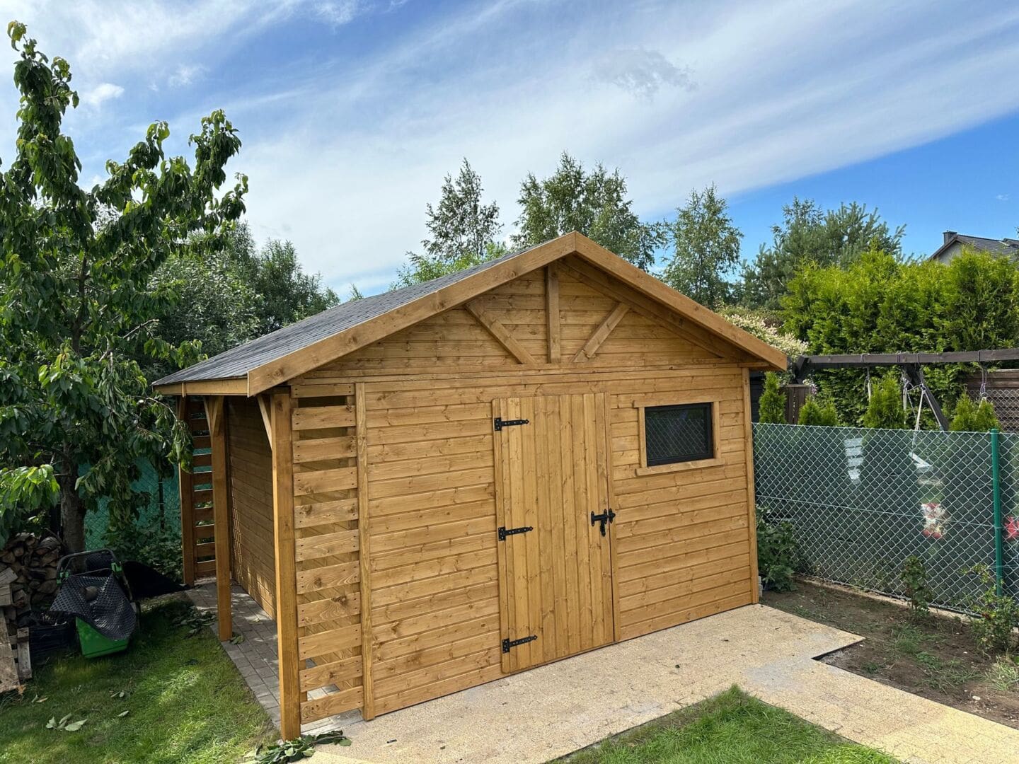 jak dbac o drewniany domek narzedziowy by sluzyl przez dlugie lata